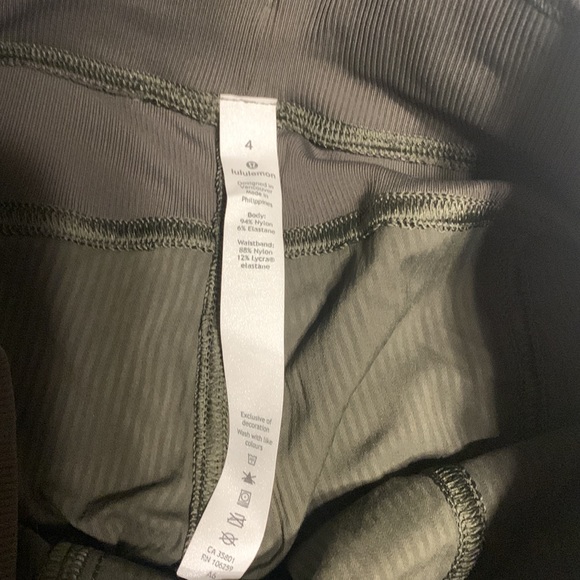 Lululemon Dance Studio Ankle Pants- Sz 4 - Picture 2 of 2